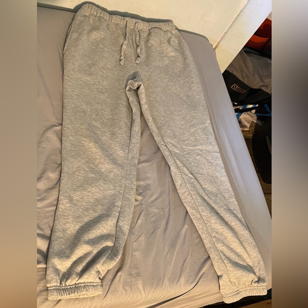 Size M sweatpants. Doesn’t fit anymore